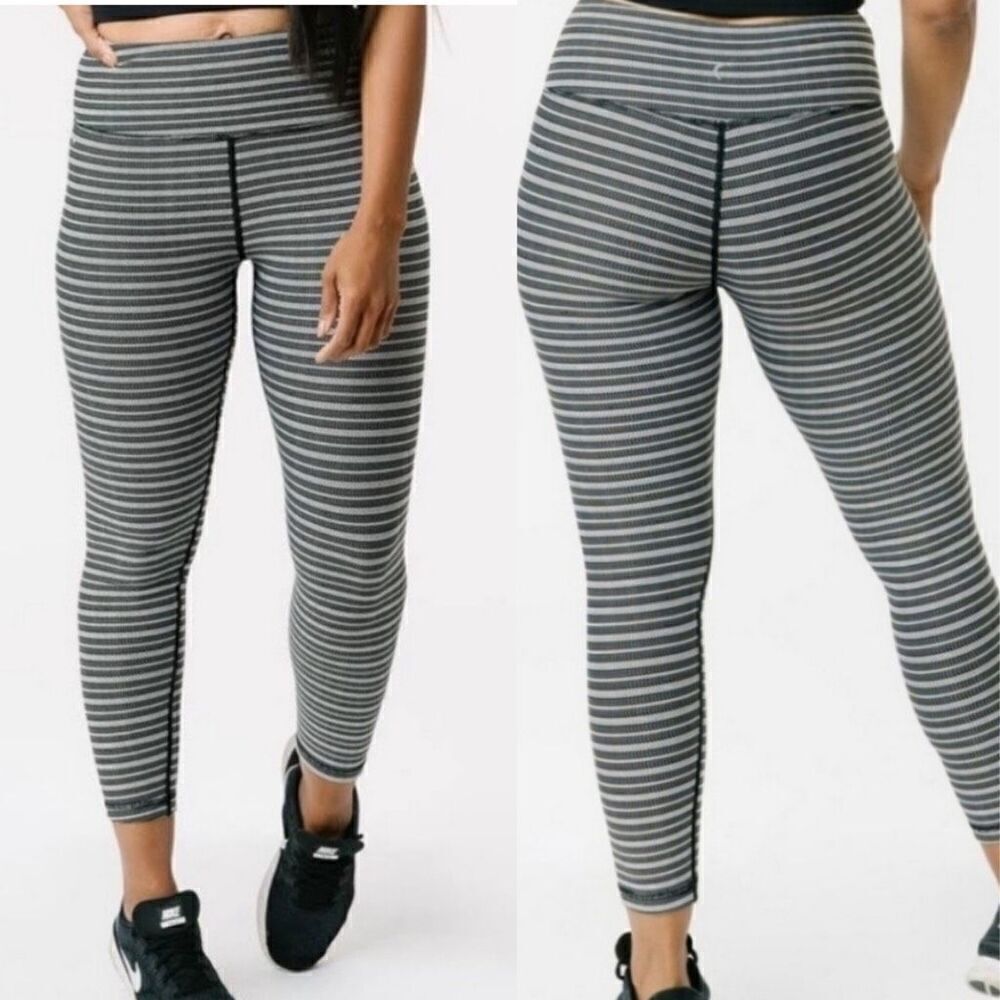 Zyia Aztec Adrenaline Black White Striped Workout Leggings Size 6-8